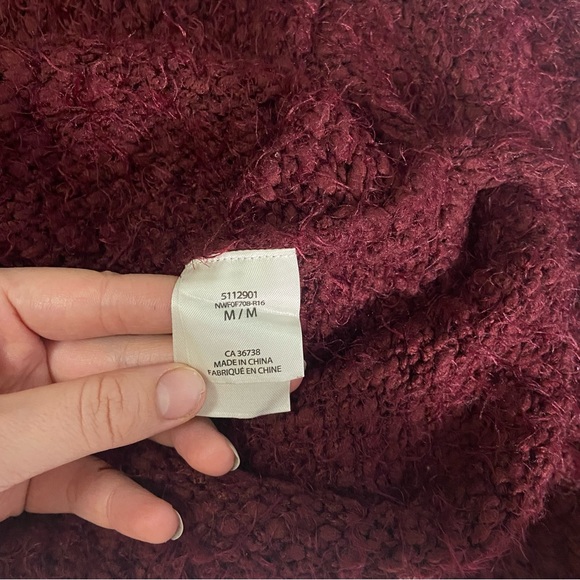 Fuzzy burgundy cowl neck sweater size M - Picture 5 of 5